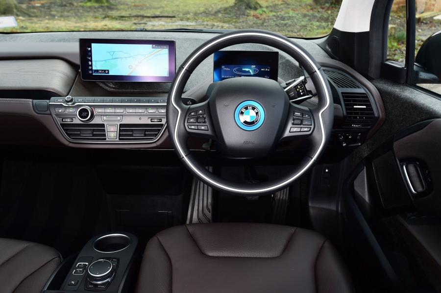 Панель приборов BMW i3s (I01) 2018 года  (UK) (фото 5 из 8)